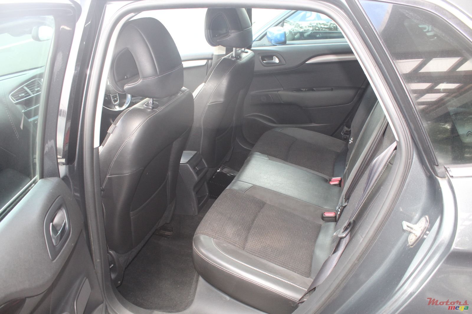 2013' Citroen C4 photo #4