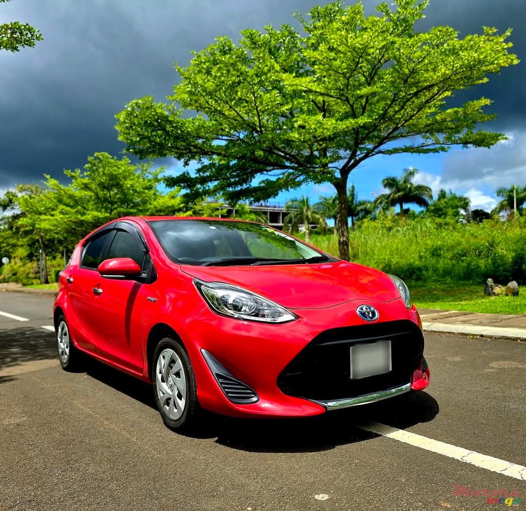 2020' Toyota Aqua photo #2