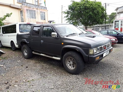 1992' Nissan photo #3