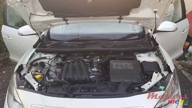 2011' Renault Fluence photo #3