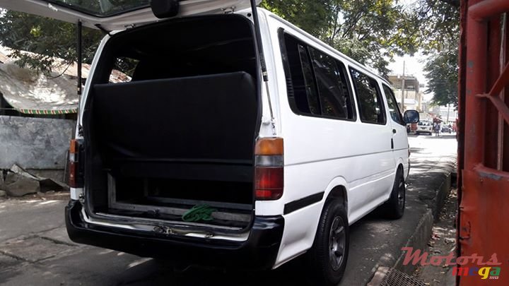 2004' Toyota HiAce photo #3