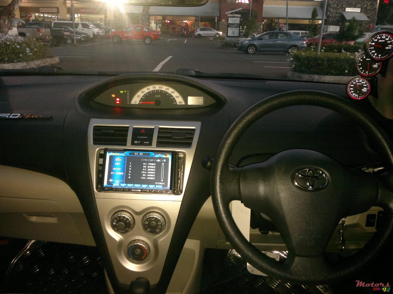 2006' Toyota Belta photo #3