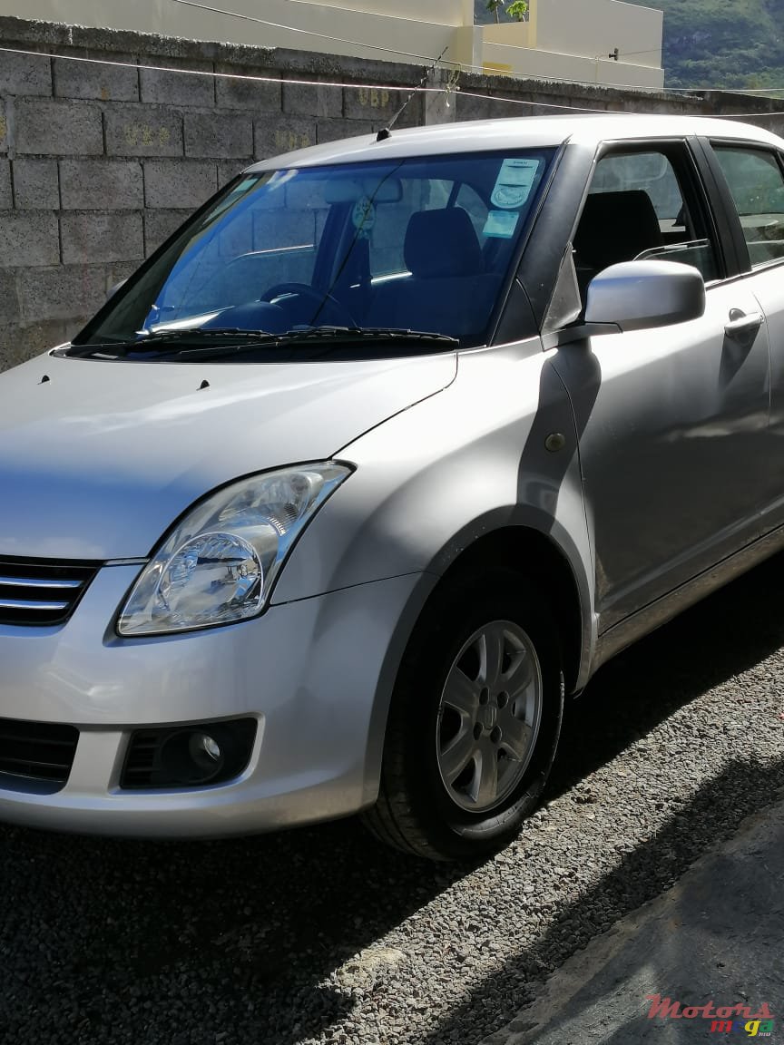 2009' Suzuki Swift photo #3
