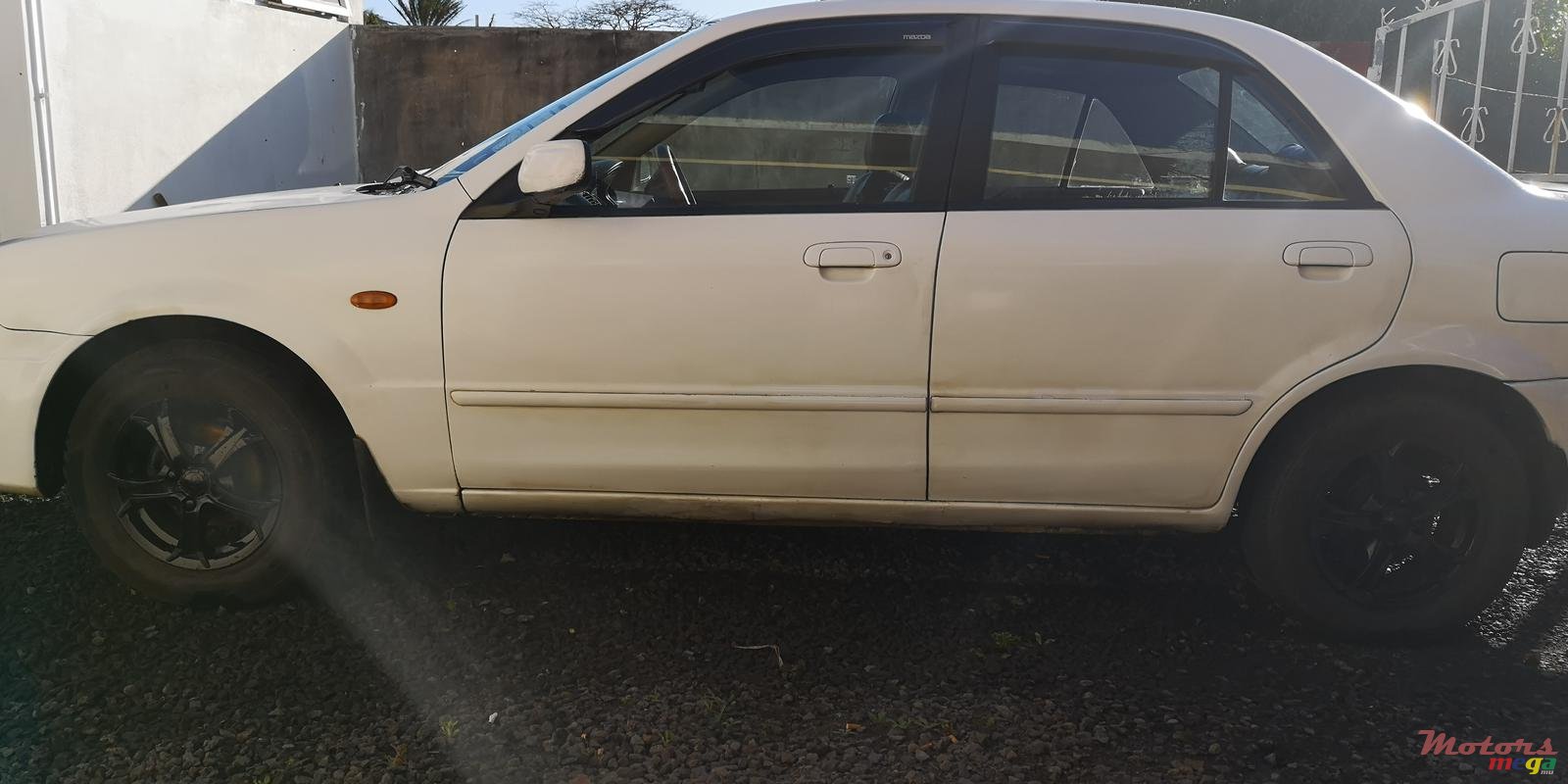 2002' Mazda 323 photo #1