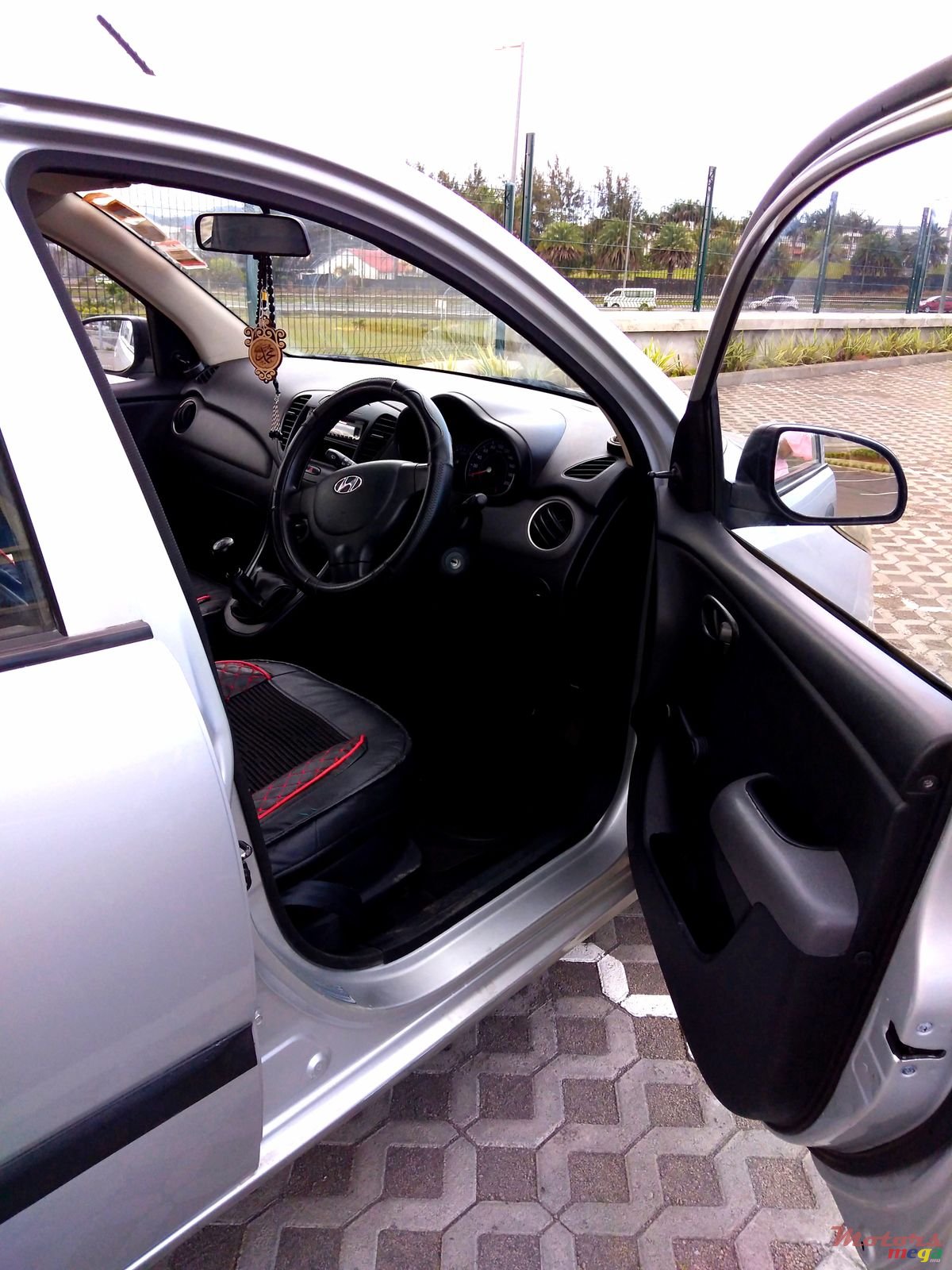 2011' Hyundai i10 photo #1