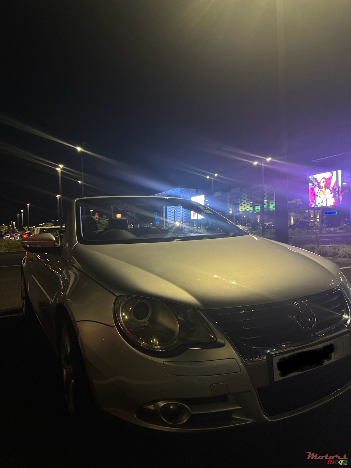 2010' Volkswagen Eos photo #2