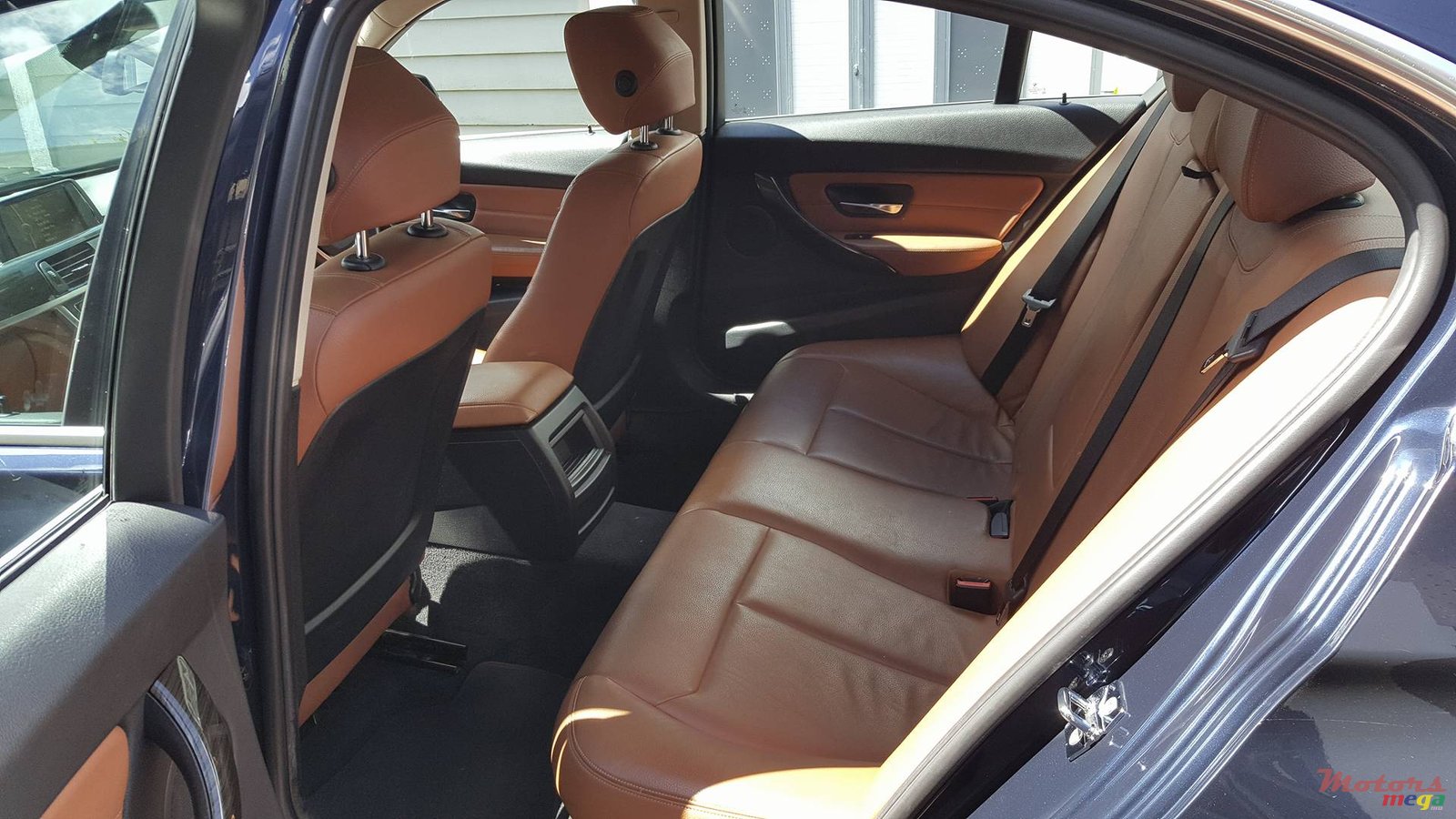 2012' BMW 328 photo #7