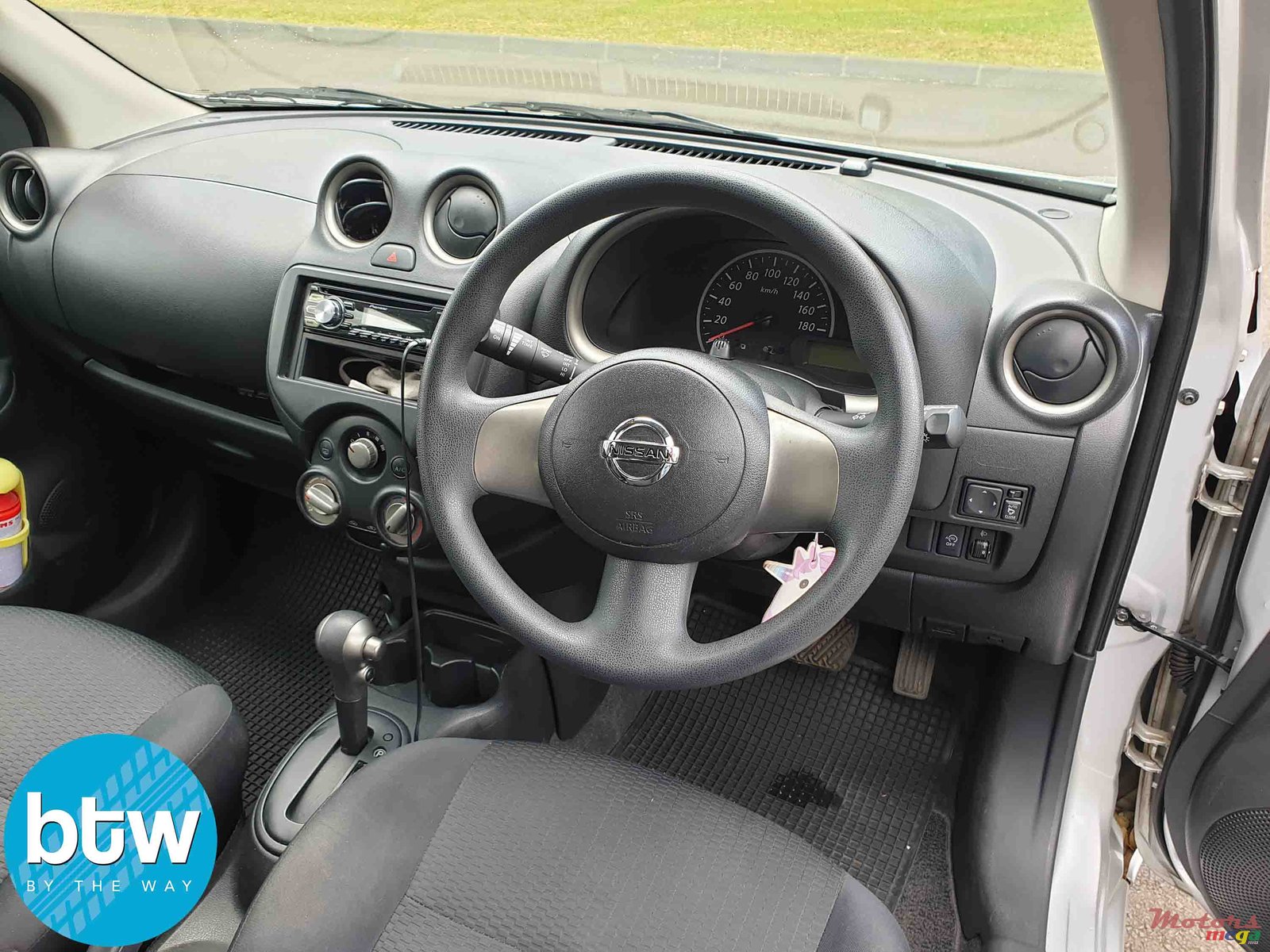 2013' Nissan March photo #5