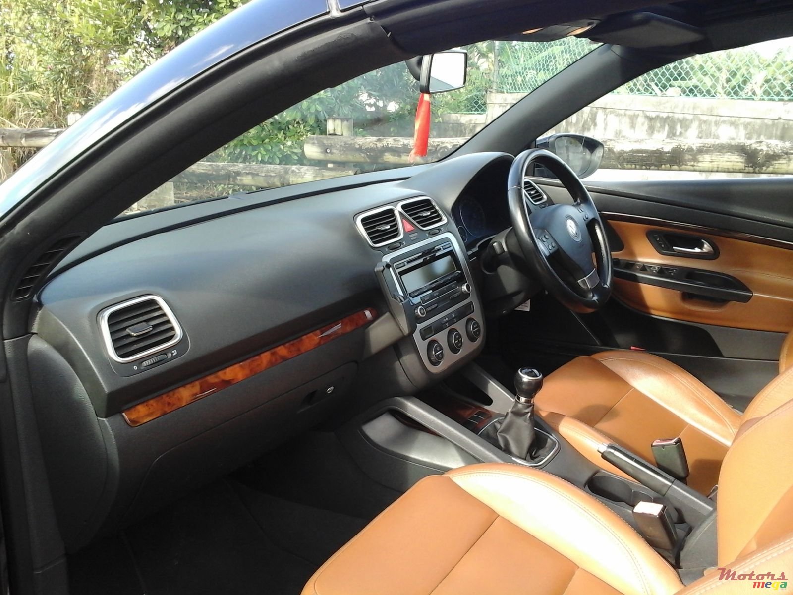 2009' Volkswagen Eos photo #1