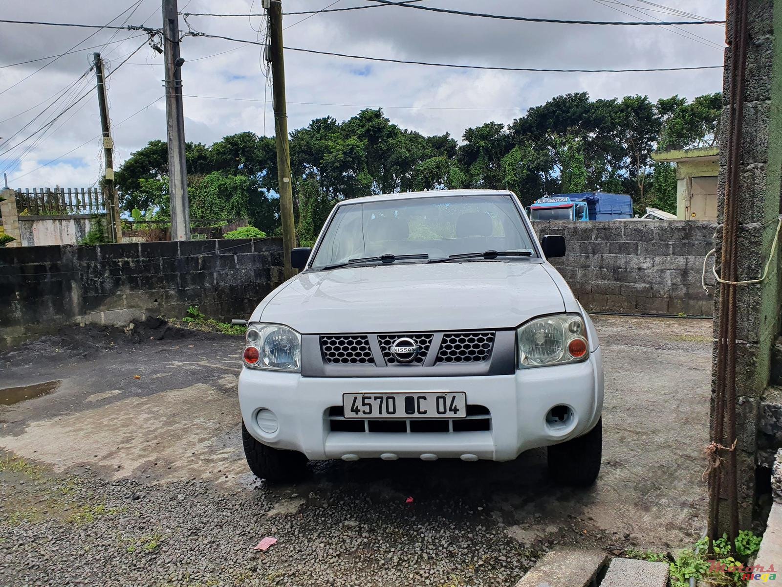 2004' Nissan Pickup Hardbody photo #3