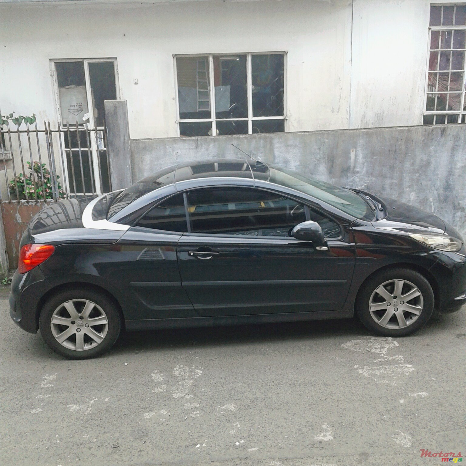 2008' Peugeot 207 207 cc Convertible photo #5
