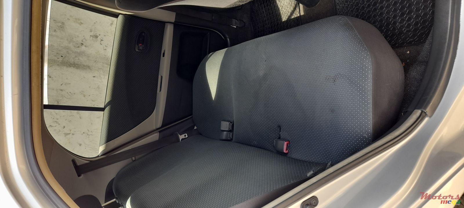 2007' Toyota Vitz Automatic photo #4