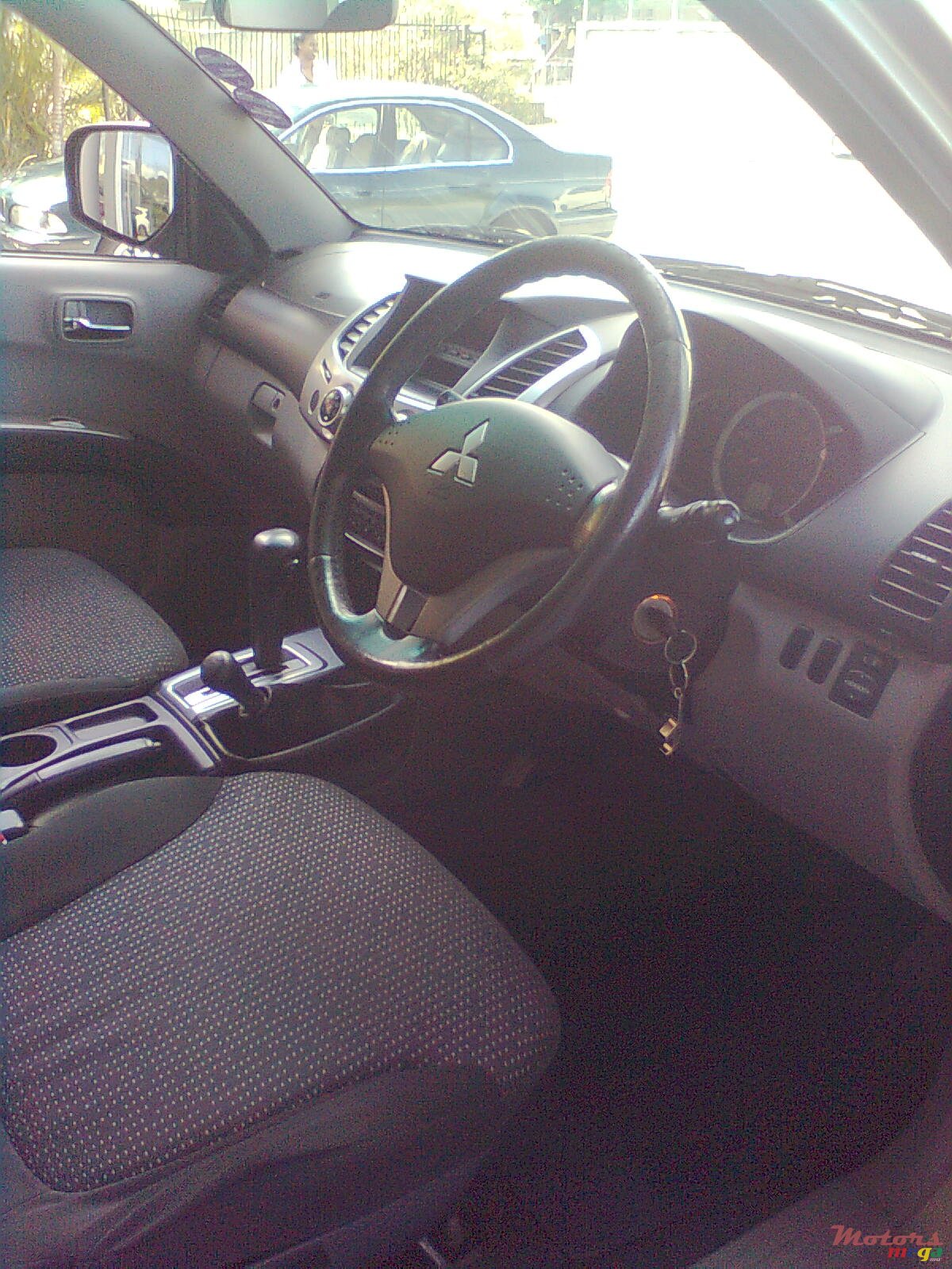 2011' Mitsubishi L 200 sportero photo #2