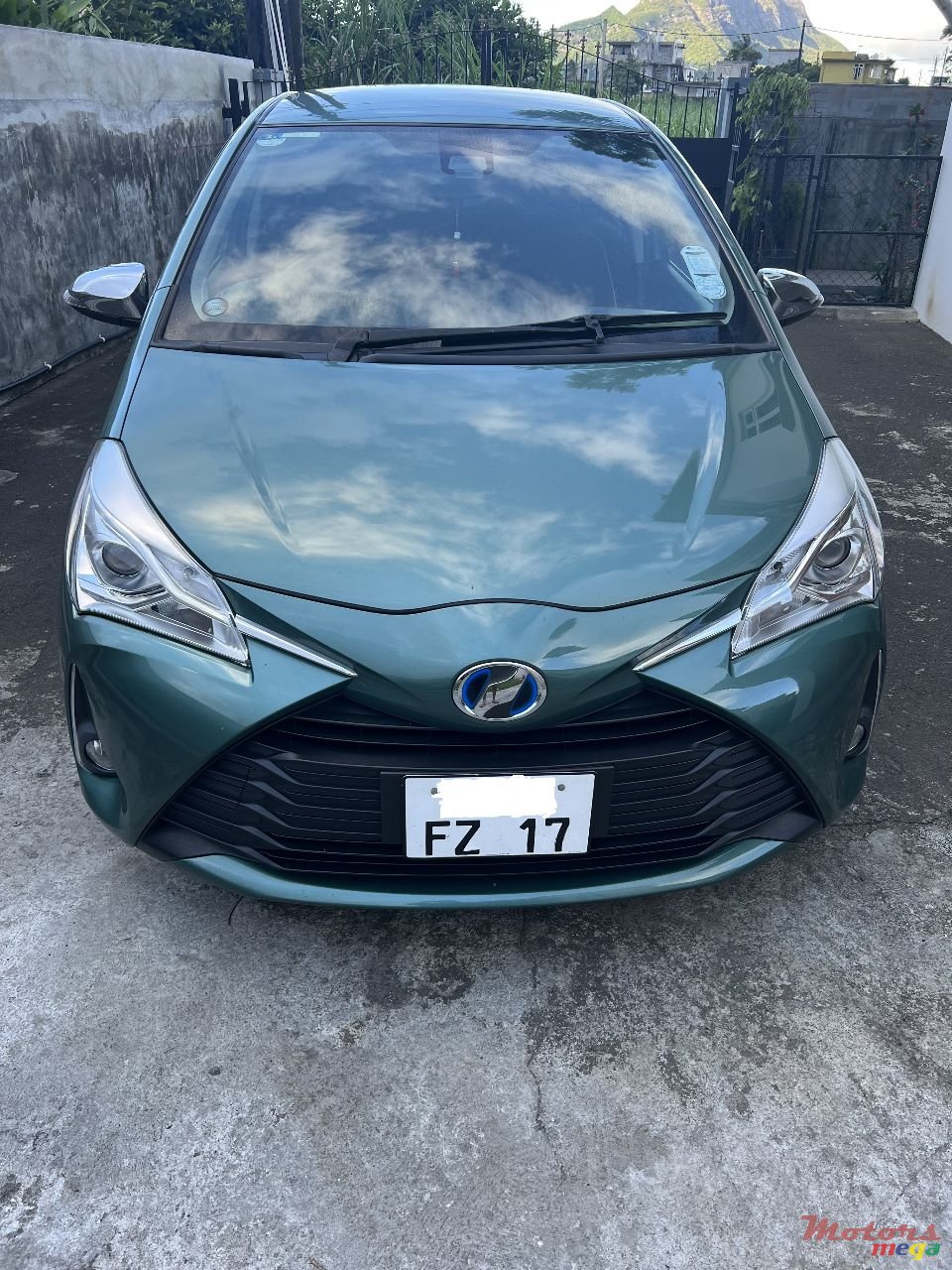 2017' Toyota Vitz photo #1