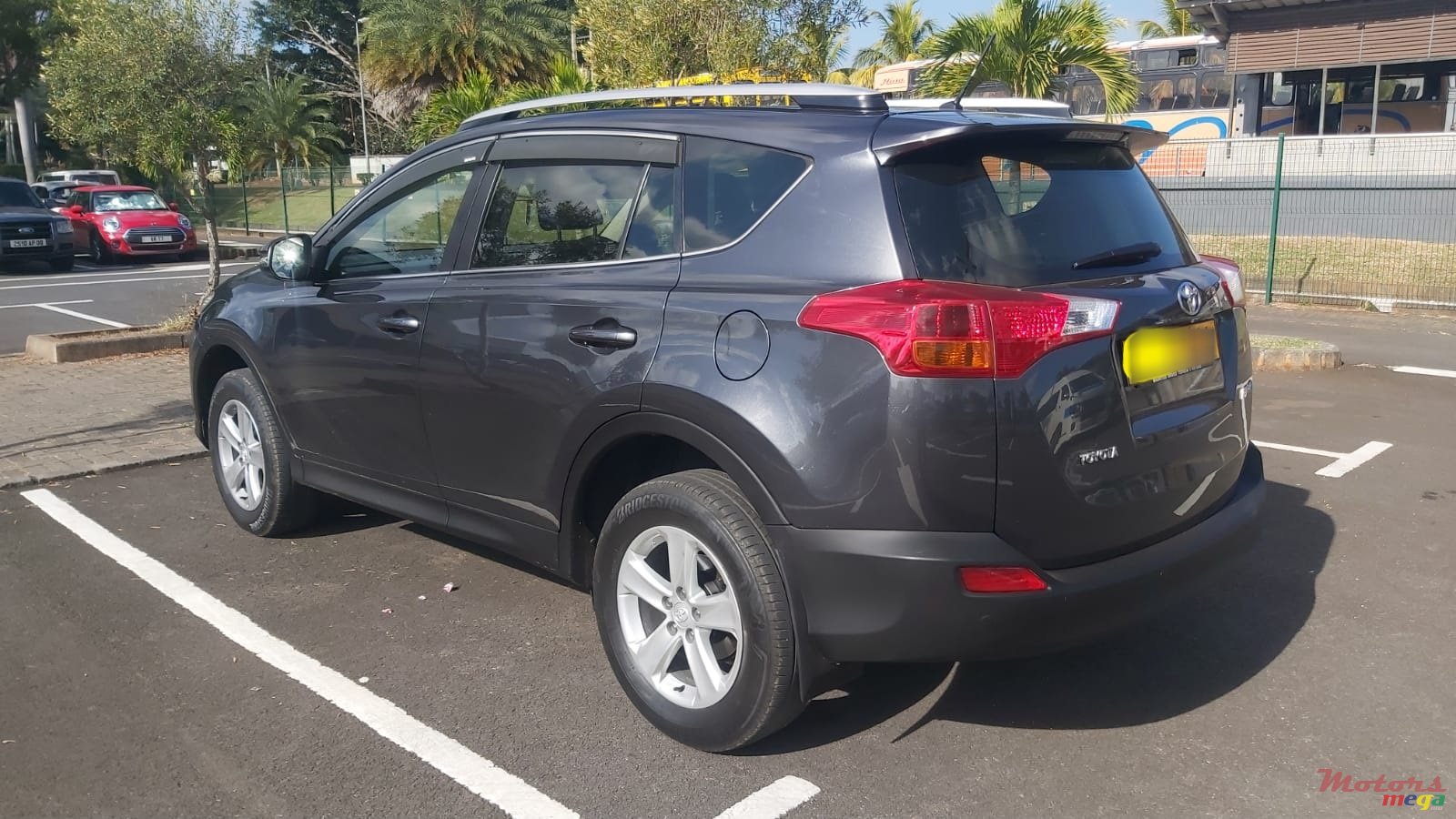 2014' Toyota RAV4 photo #2