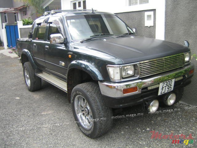1995' Toyota Hilux photo #1