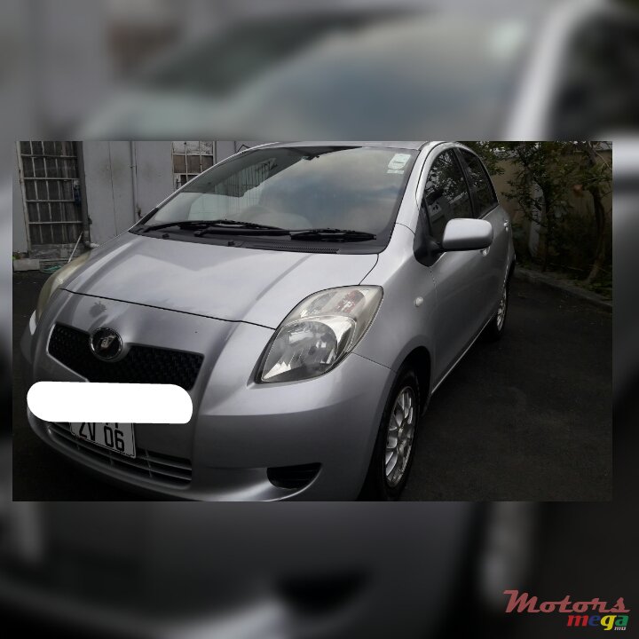 2006' Toyota Vitz photo #1