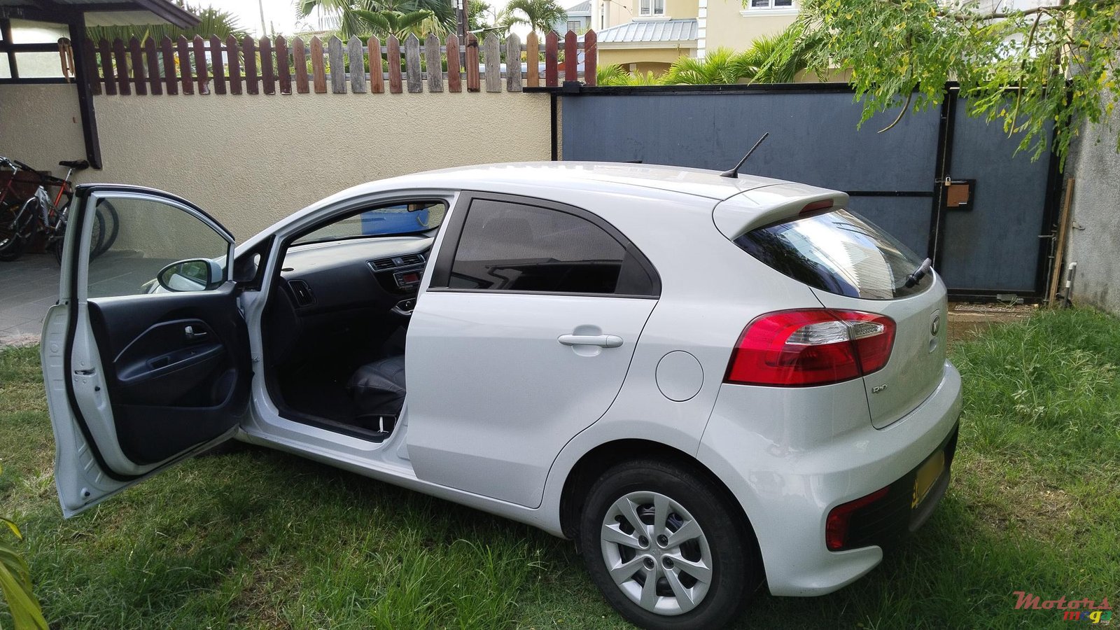 2016' Kia Rio photo #2