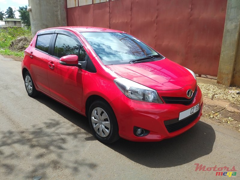 2013' Toyota Vitz 1.3 U package photo #2