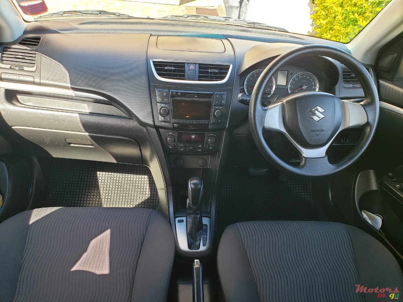 2012' Suzuki Swift photo #3