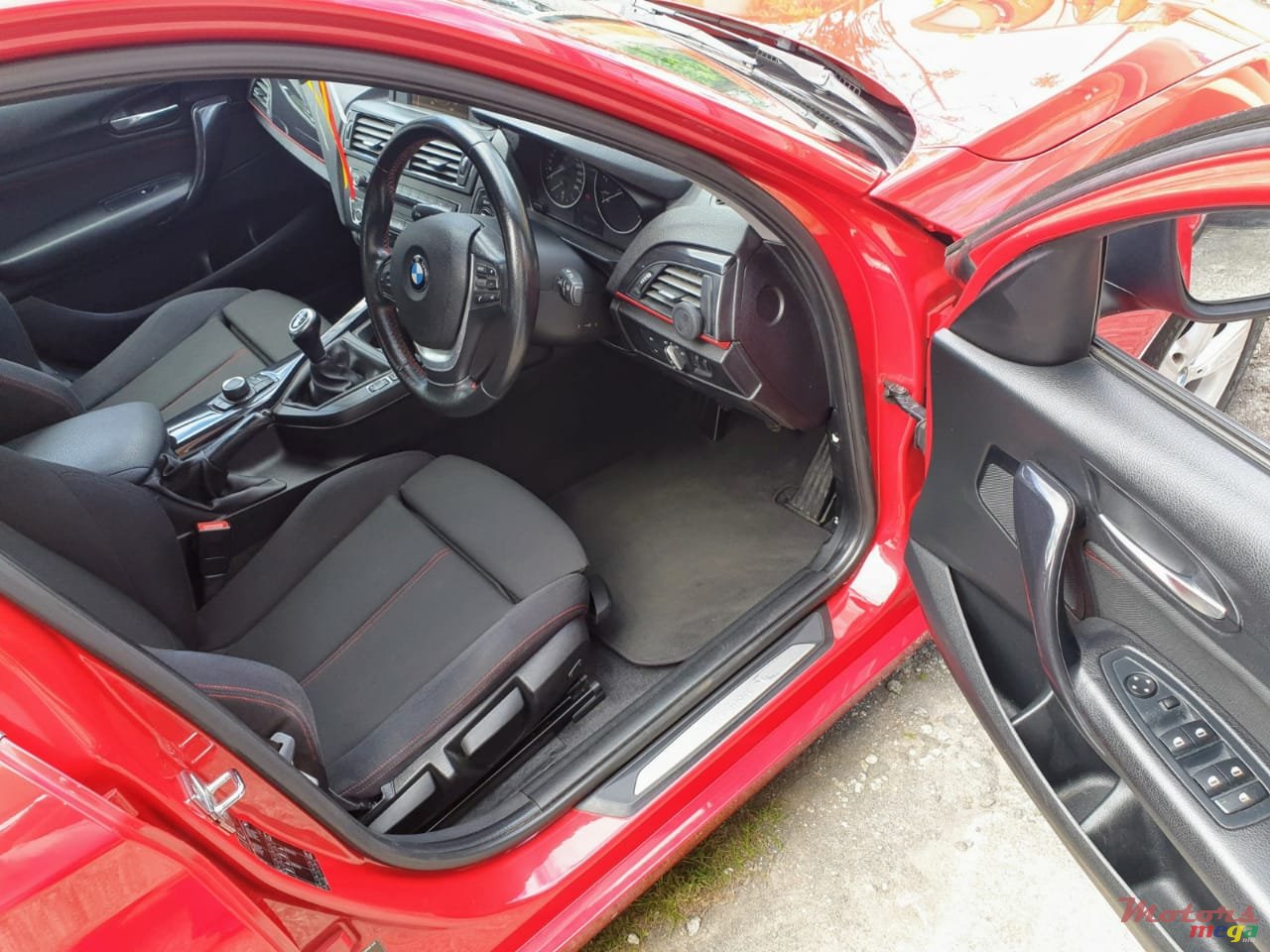 2011' BMW 116 photo #5