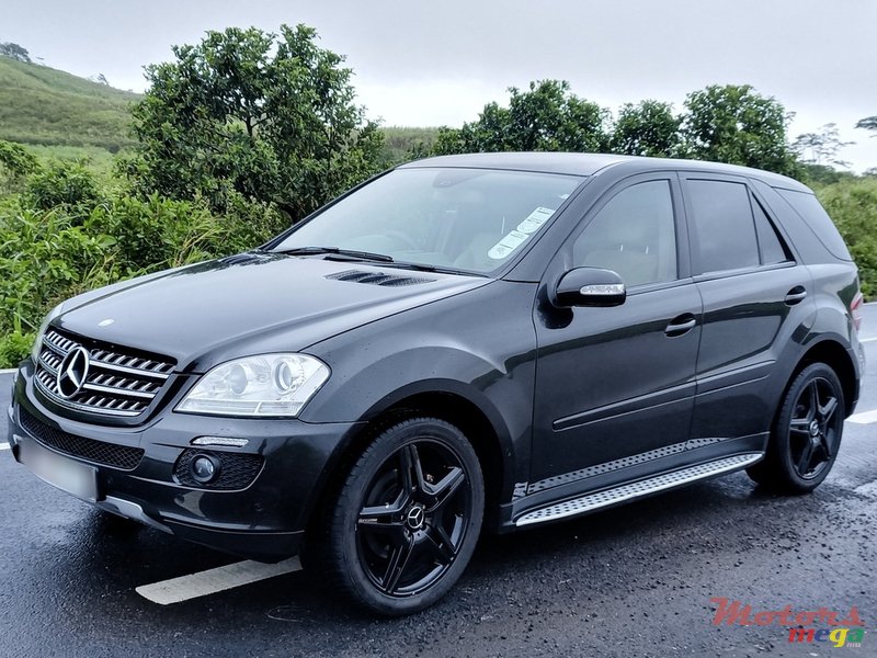 2009' Mercedes-Benz ML 320 SUV photo #7