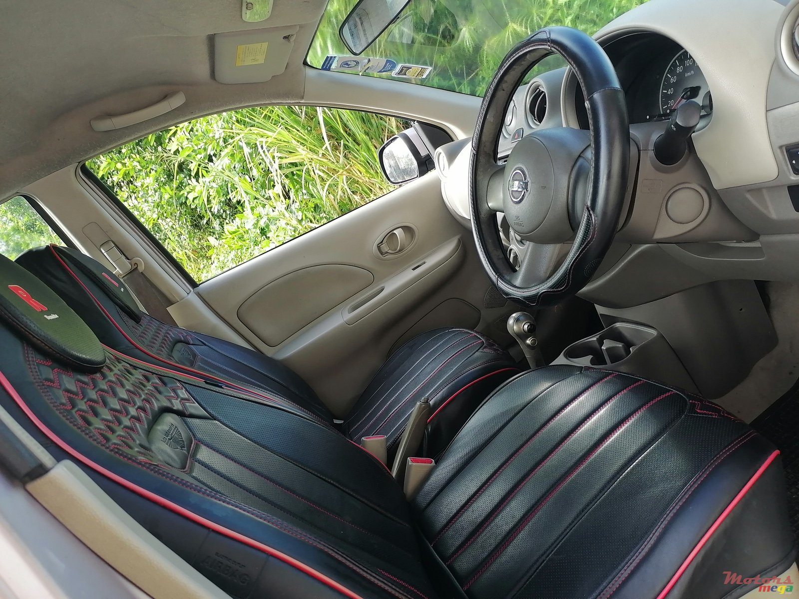 2011' Nissan March photo #5