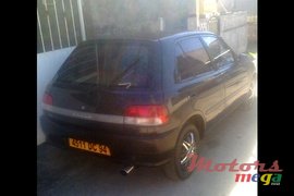 1994' Daihatsu Charade photo #1