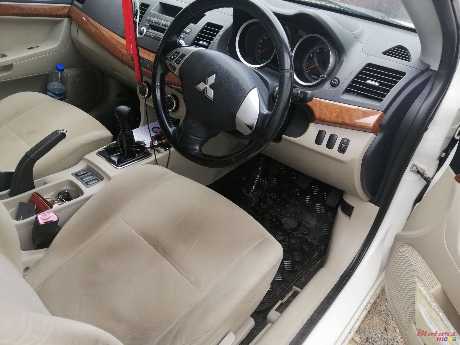 2010' Mitsubishi Lancer photo #3