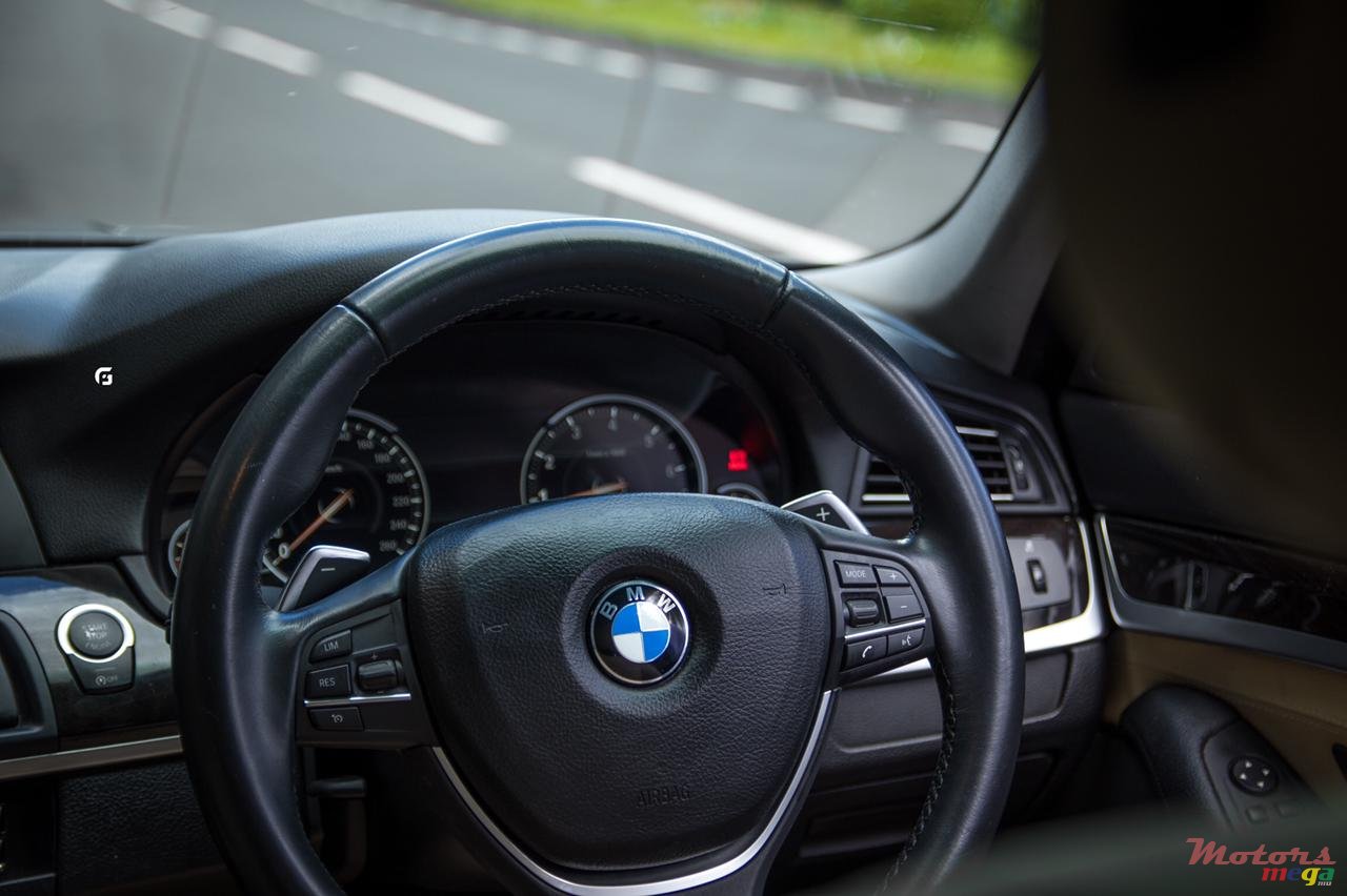 2017' BMW 5 Series photo #4