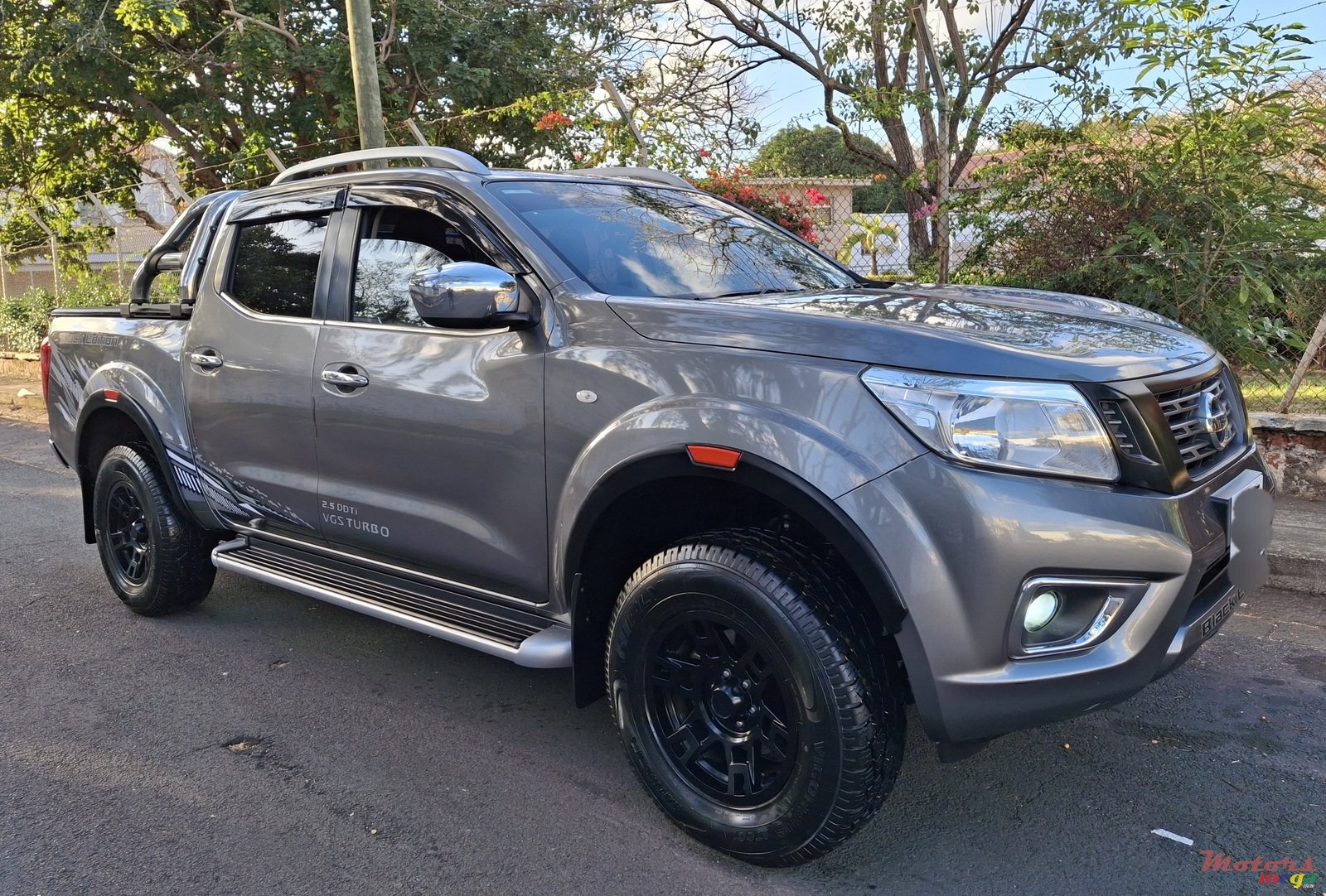 2021' Nissan Navara photo #2