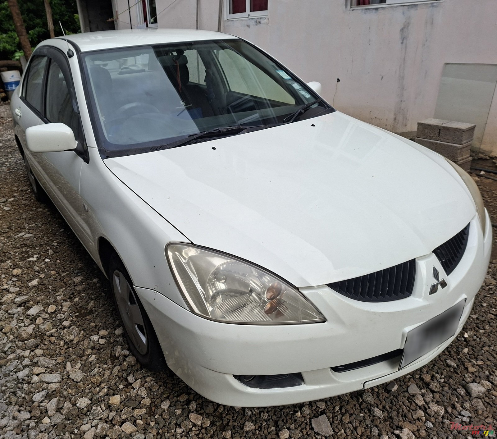 2004' Mitsubishi photo #1