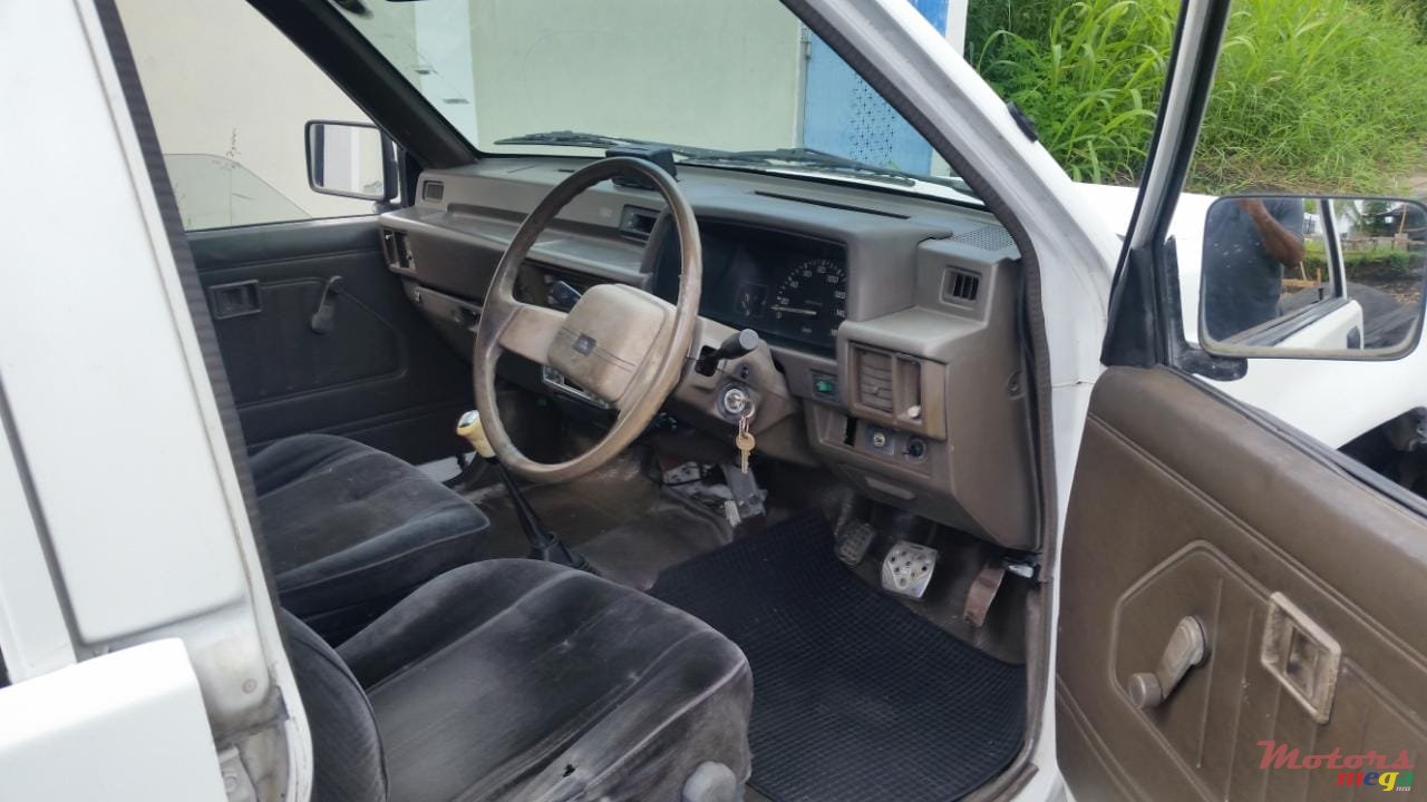 1997' Mitsubishi L 200 Double Cab 4x2 photo #3