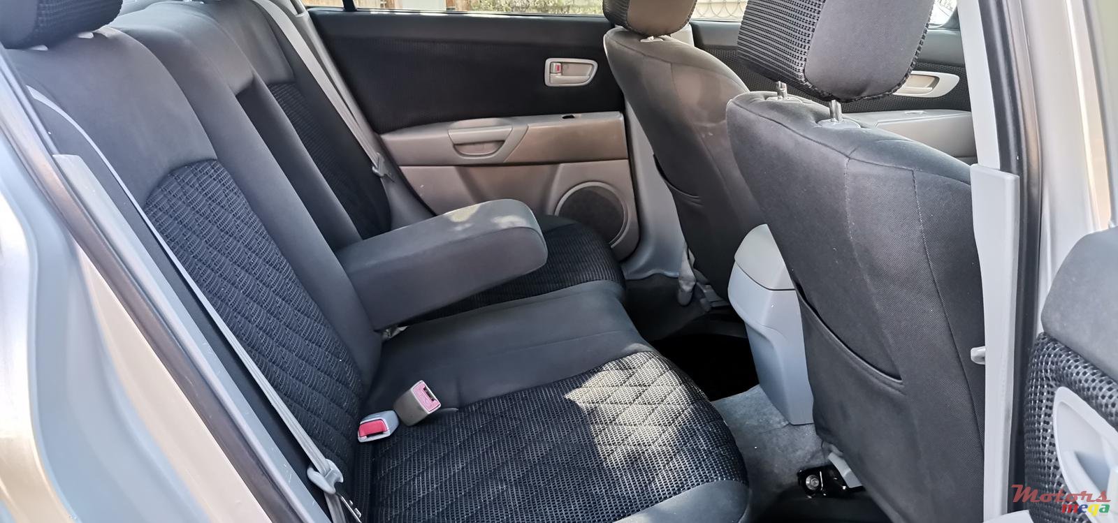 2004' Mazda Axela photo #7