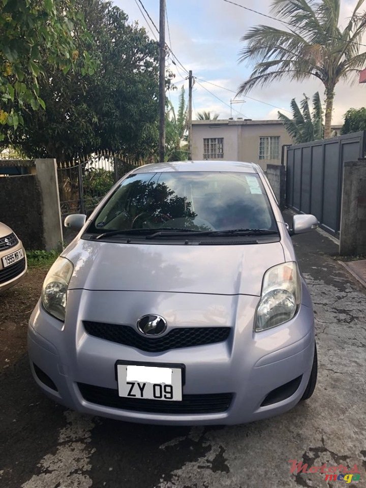 2009' Toyota Vitz photo #1