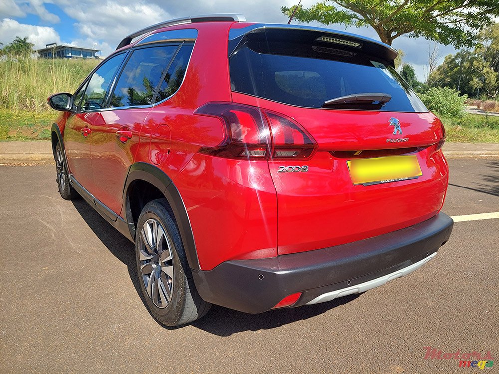 2019' Peugeot 2008 photo #3