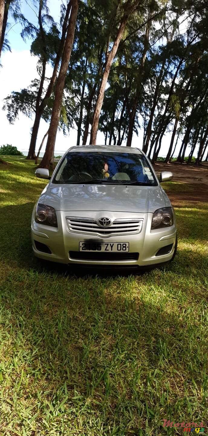 2008' Toyota Avensis photo #2