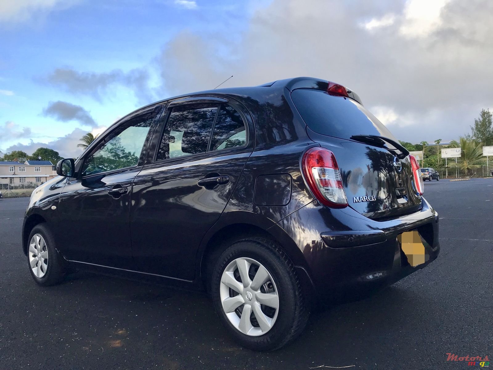 2012' Nissan photo #4