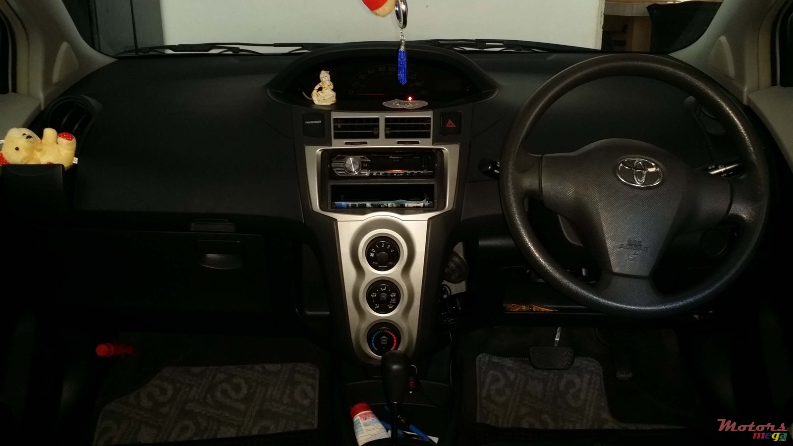 2010' Toyota Vitz photo #5