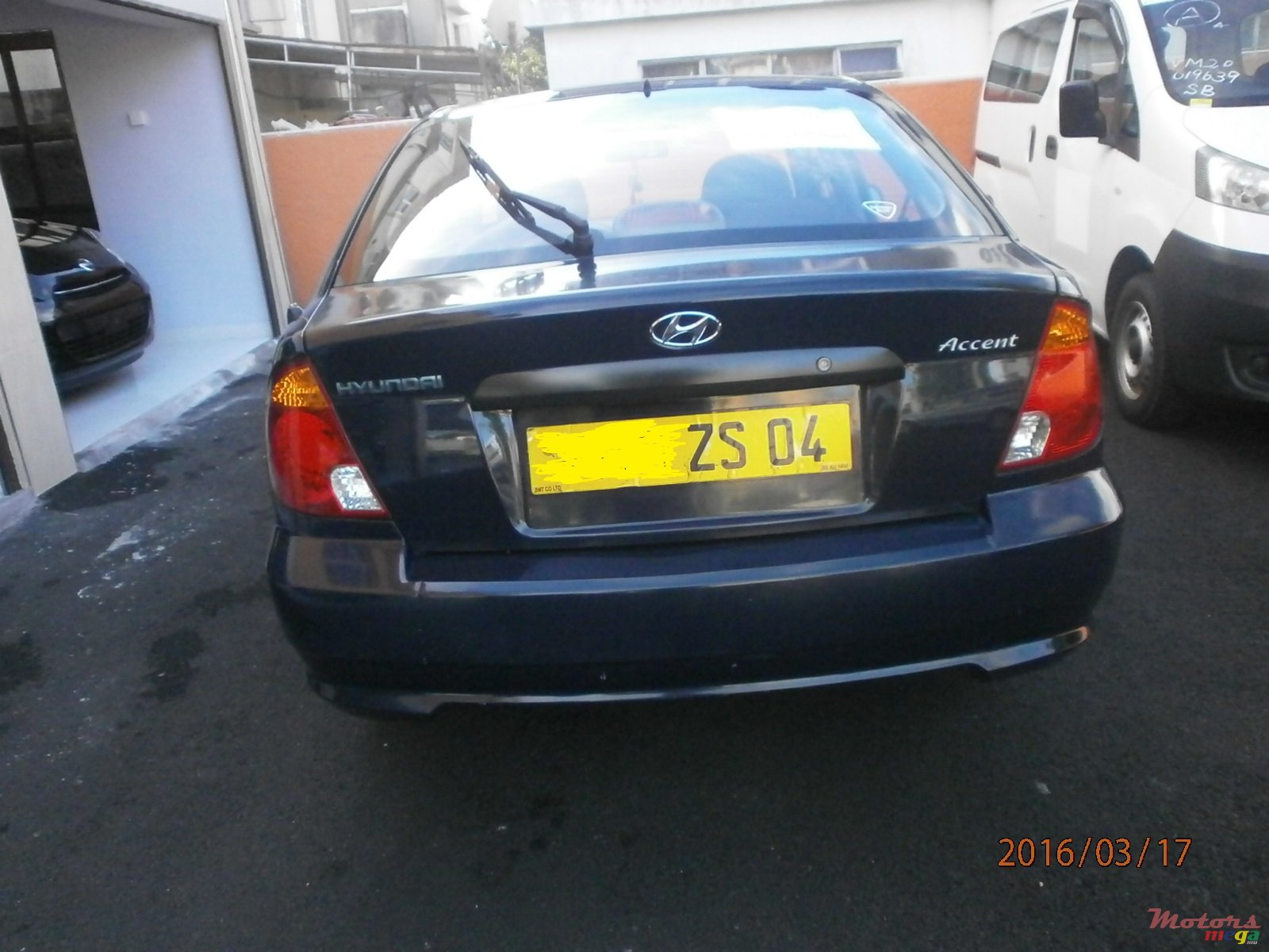 2004' Hyundai Accent photo #2