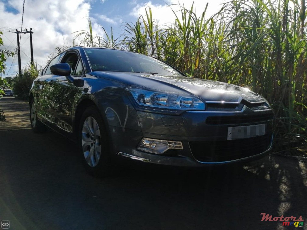 2012' Citroen C5 photo #1