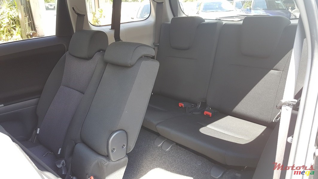 2013' Toyota Wish photo #4