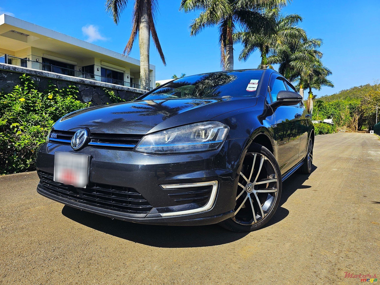 2016' Volkswagen Golf 7 GTE 1.4 TSI photo #1