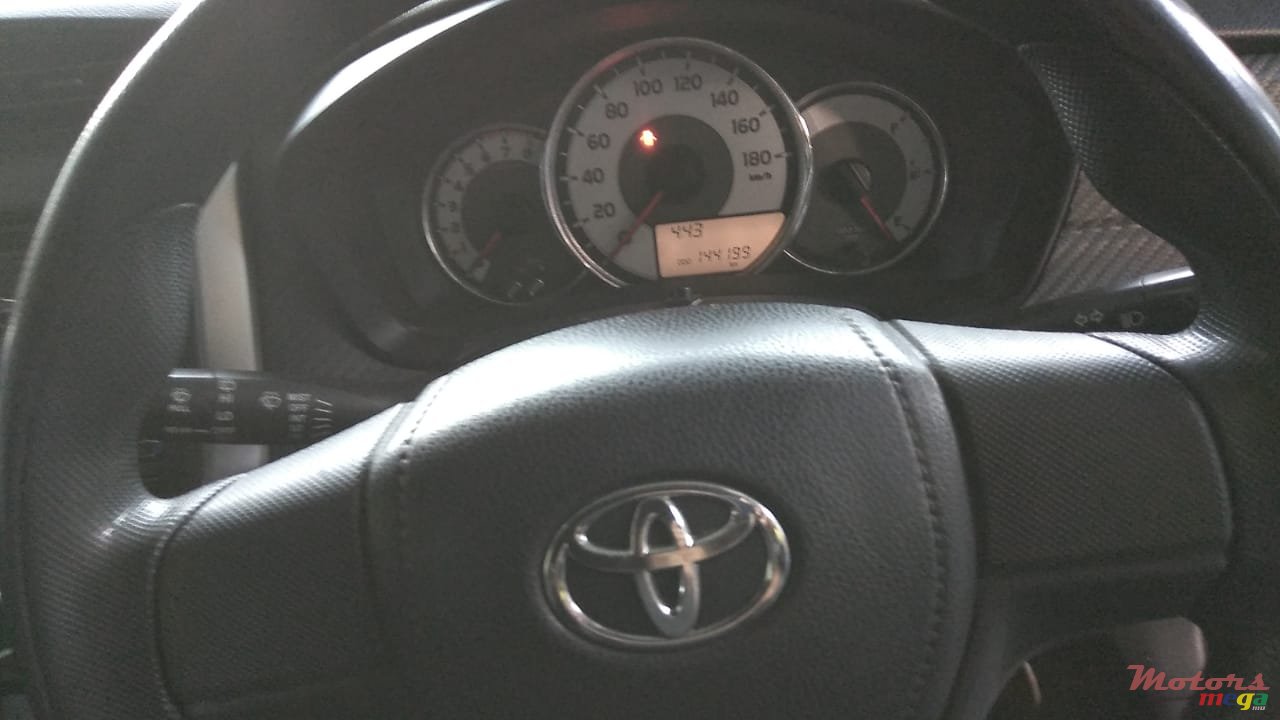 2013' Toyota Fielder photo #2