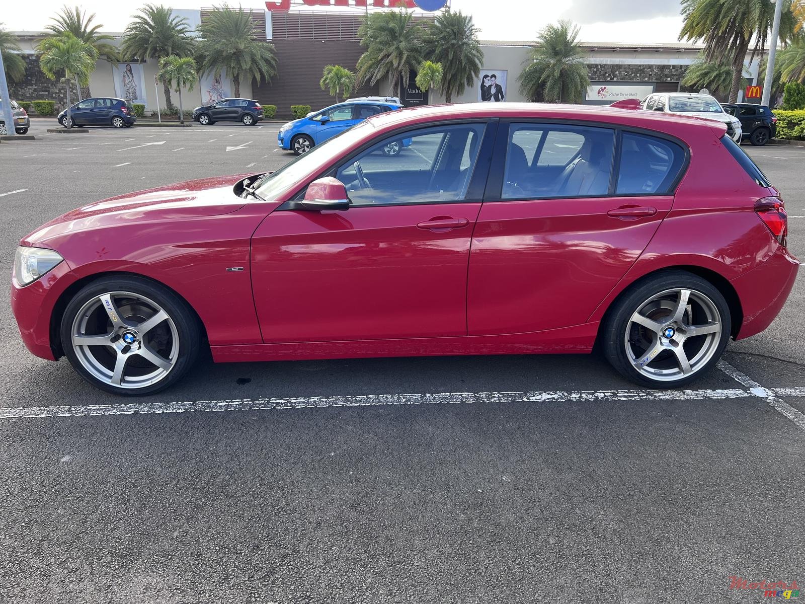 2011' BMW 1 Series photo #2