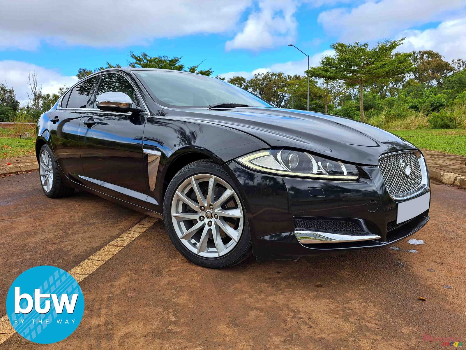 2013' Jaguar XF photo #1