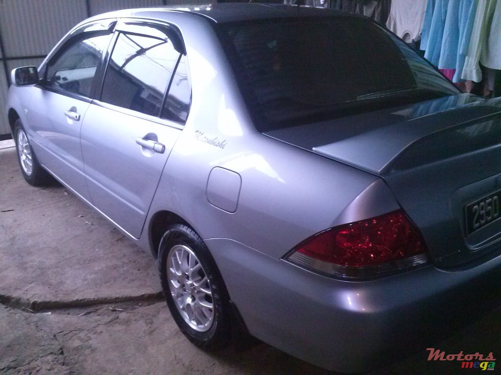 2004' Mitsubishi Lancer GLX photo #4