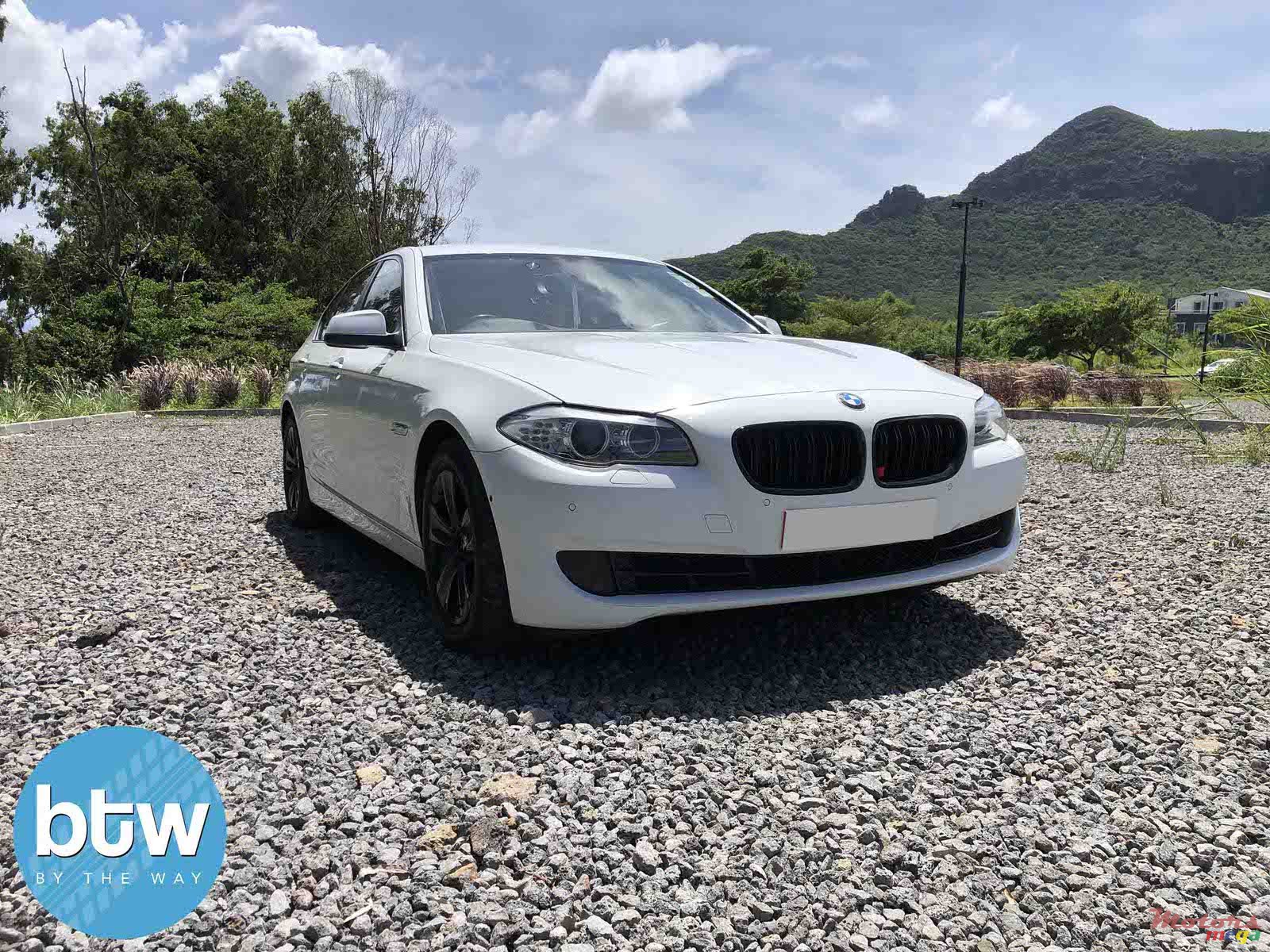 2012' BMW 528 photo #1