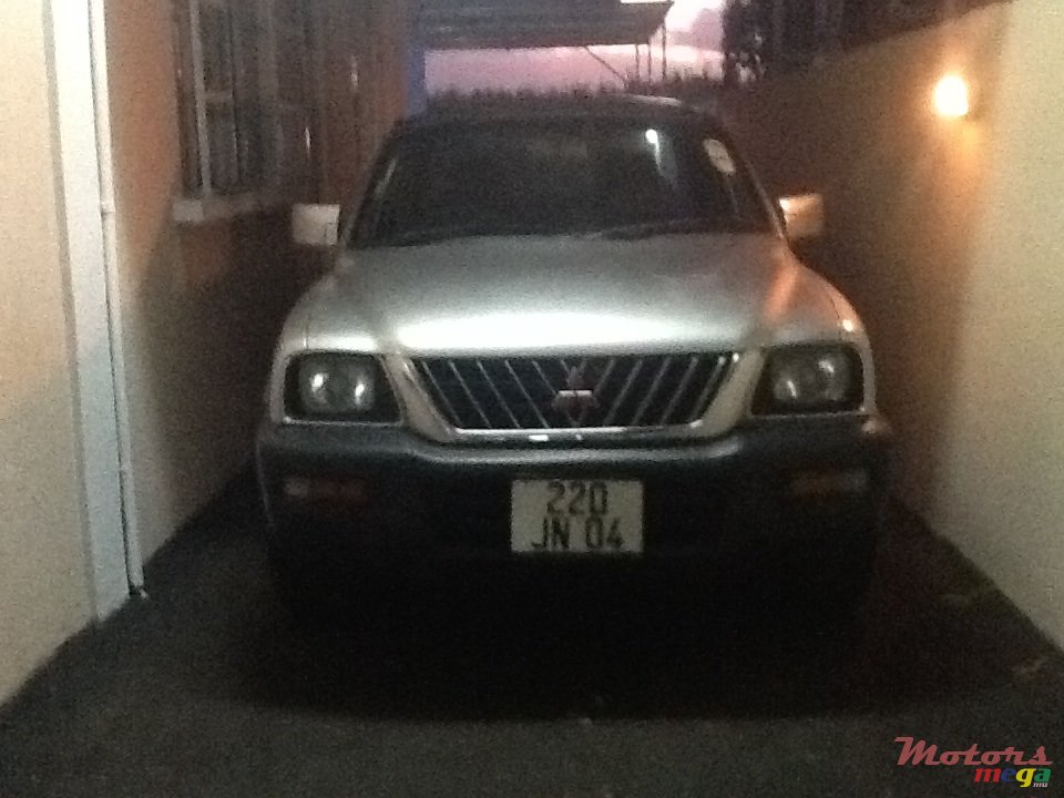 2004' Mitsubishi L 200 photo #1