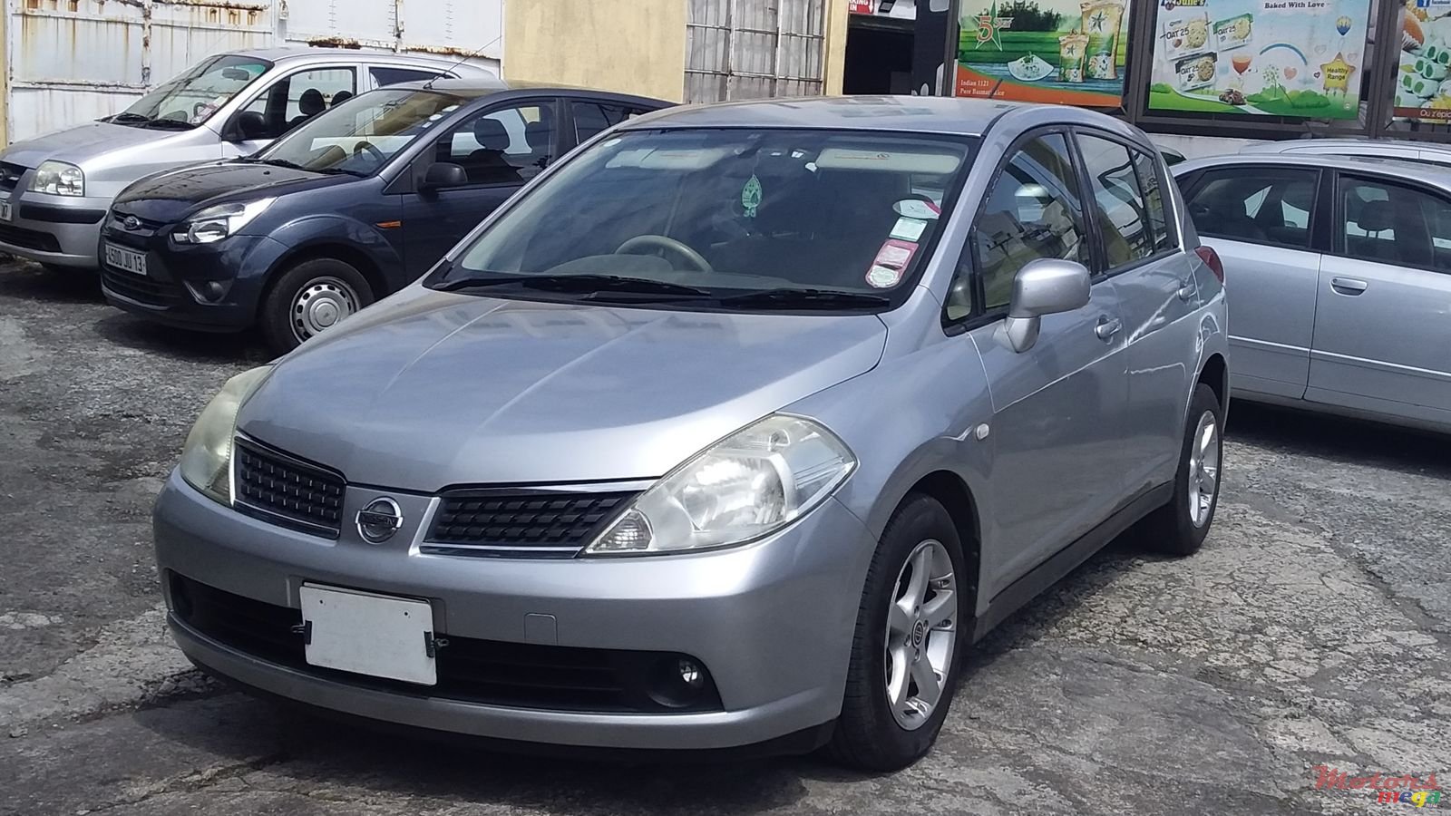 2005' Nissan Tiida photo #1